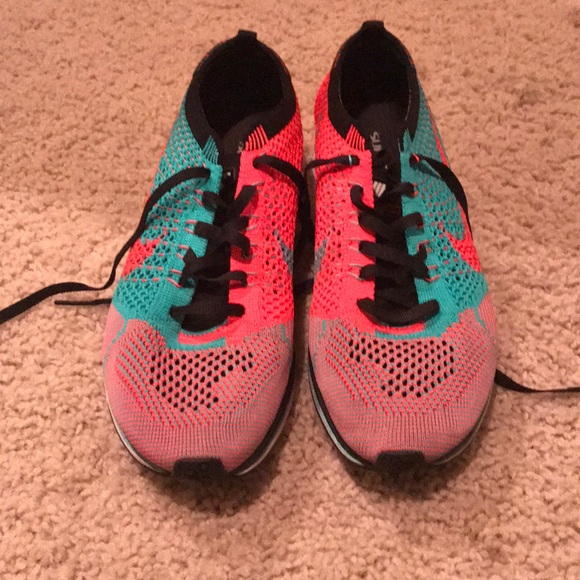 Nike Flyknit Racer - Picture 3 of 8